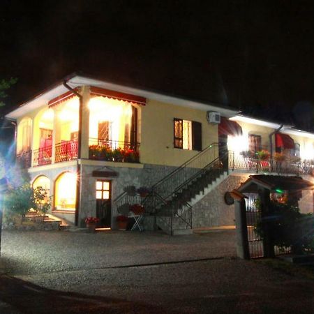 Casavacanzedezza Montecalvo Versiggia Exteriör bild