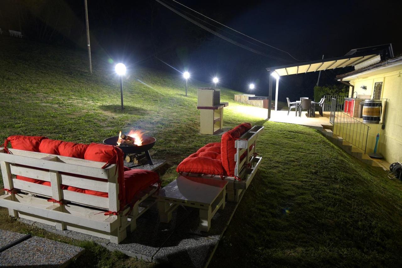 Casavacanzedezza Montecalvo Versiggia Exteriör bild